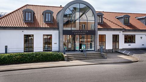 Sparekassen Danmark, Hals