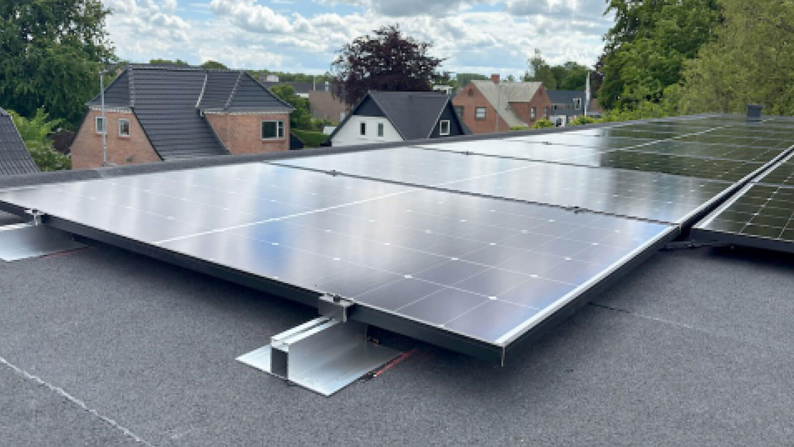 Solceller på Sparekassen Danmarks afdeling i Suldrup